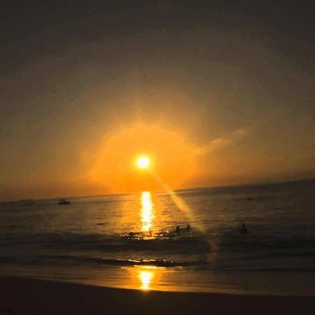 Suite Pe Na Areia- Espaco Independente Na Praia Do Curral Com Localizacao Privilegiada - Simplicidade E Comodidade Com O Por Do Sol Mais Lindo De Ilhabela - Melhor Custo Beneficio Para Ate 4 Pessoas , Na Av Jose Pacheco Do Nascimento Nº 7682 外观 照片