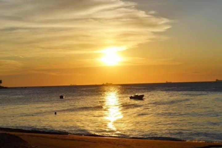 Suite Pe Na Areia- Espaco Independente Na Praia Do Curral Com Localizacao Privilegiada - Simplicidade E Comodidade Com O Por Do Sol Mais Lindo De Ilhabela - Melhor Custo Beneficio Para Ate 4 Pessoas , Na Av Jose Pacheco Do Nascimento Nº 7682 外观 照片