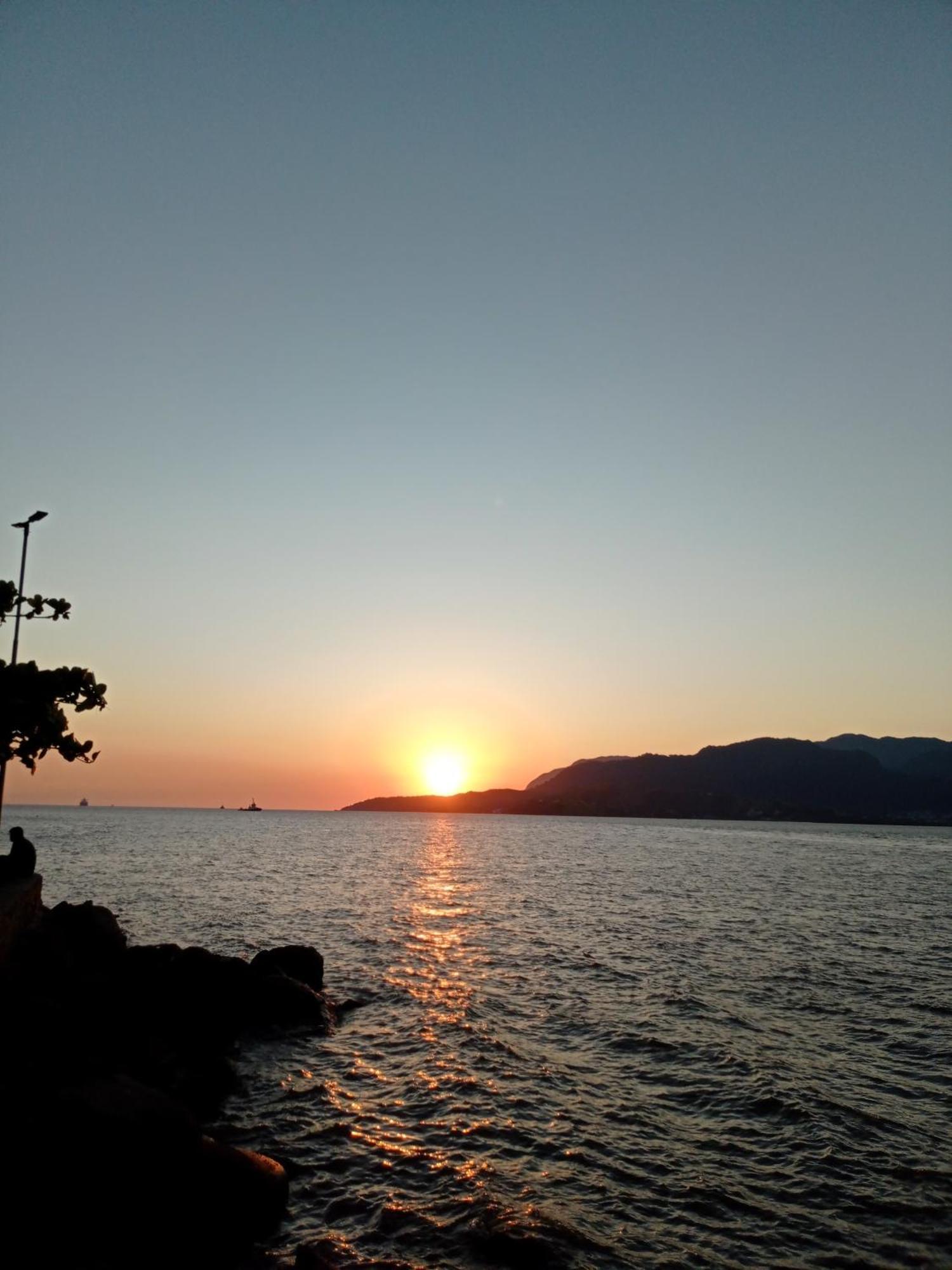 Suite Pe Na Areia- Espaco Independente Na Praia Do Curral Com Localizacao Privilegiada - Simplicidade E Comodidade Com O Por Do Sol Mais Lindo De Ilhabela - Melhor Custo Beneficio Para Ate 4 Pessoas , Na Av Jose Pacheco Do Nascimento Nº 7682 外观 照片